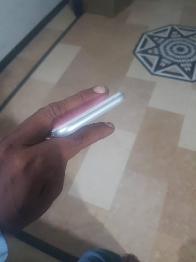 Apple iPhone 8 3