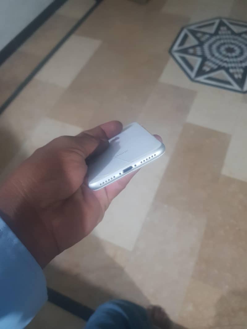Apple iPhone 8 4