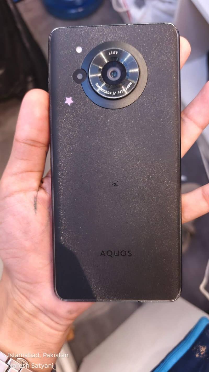 Sharp Aquos R7 1