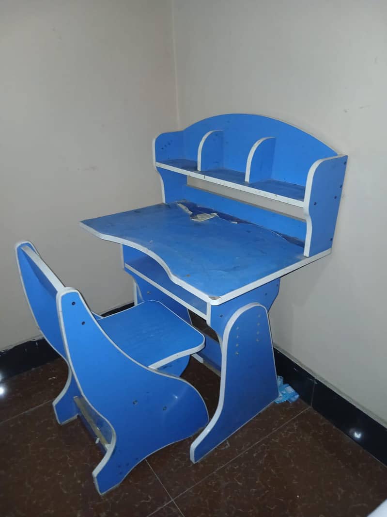table chair 0