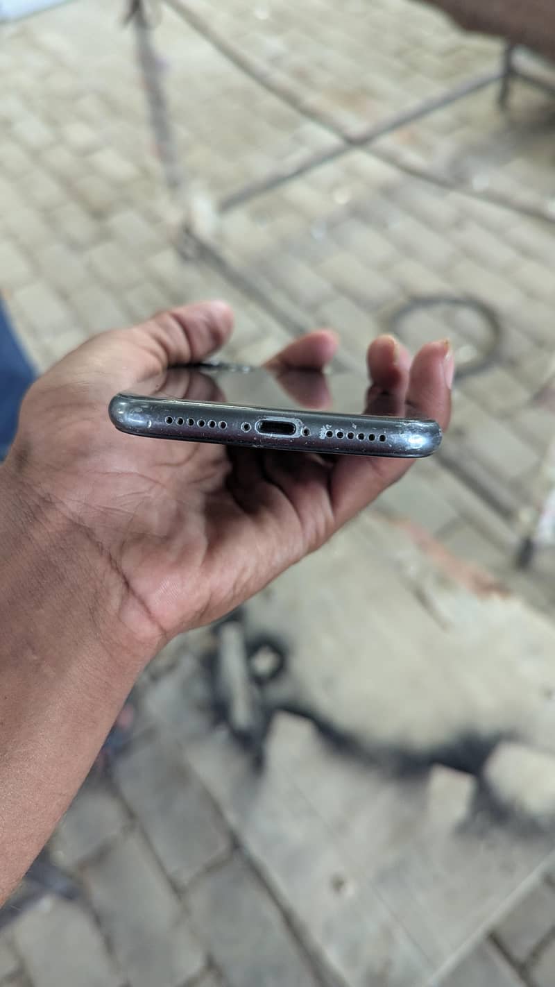 Apple iPhone 11 0