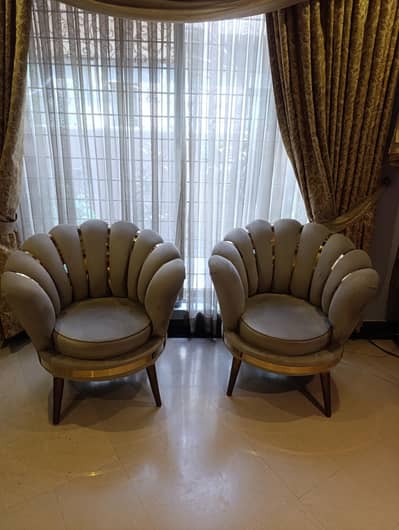 L Shaped sofa with 2 chairs