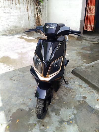 Metro Thrill Pro Electric Scooter | Black Color | Just 3350 KM Driven