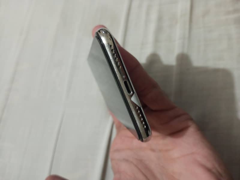 Apple iPhone X 3