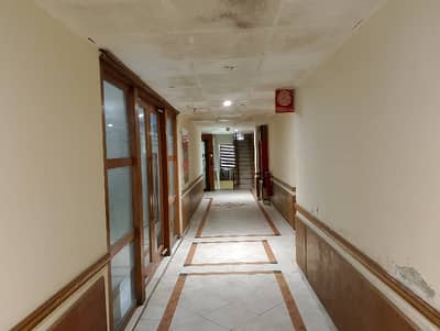 Unoccupied Prime Location Office Of 860 Square Feet Is Available For rent In Gulberg