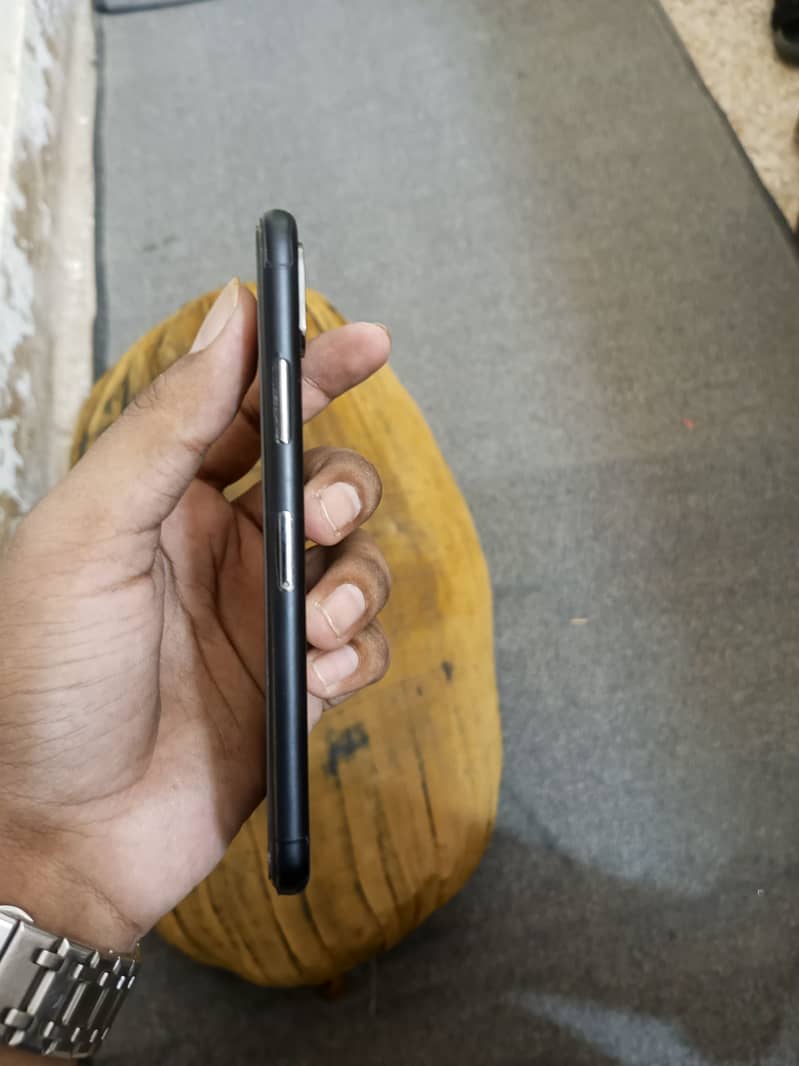 Apple iPhone X 4