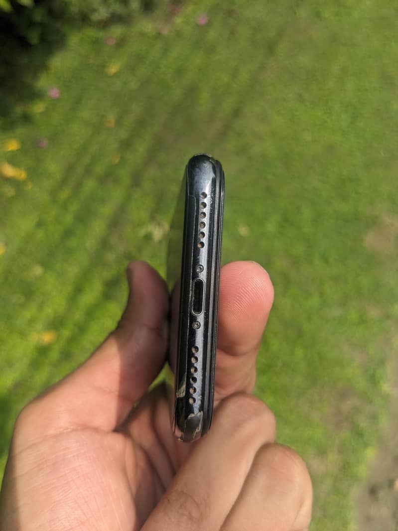 Apple iPhone X 5