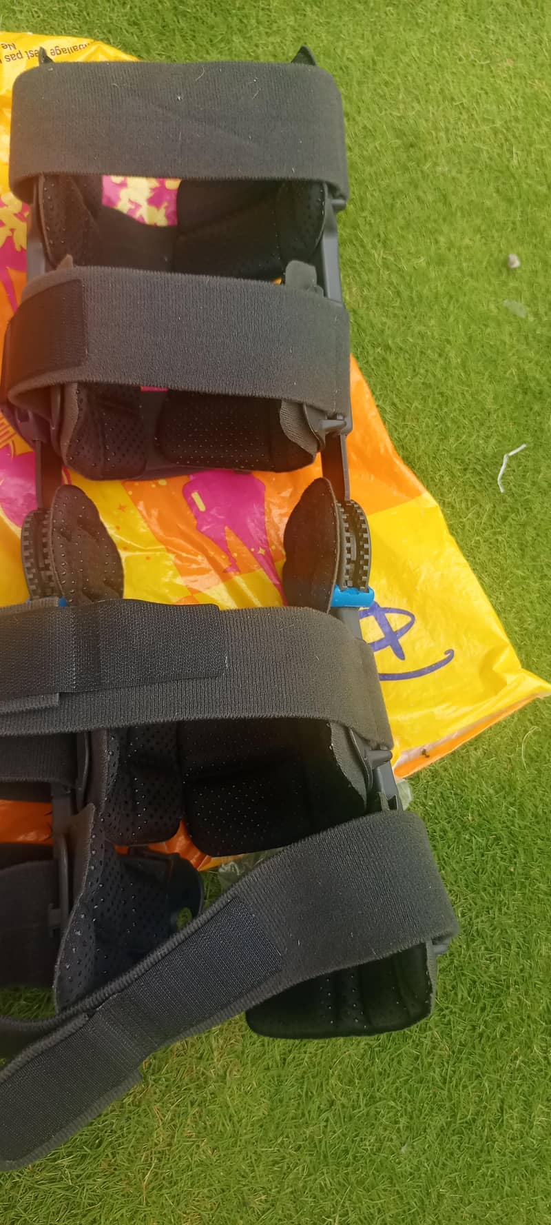 KNEE BRACE 1