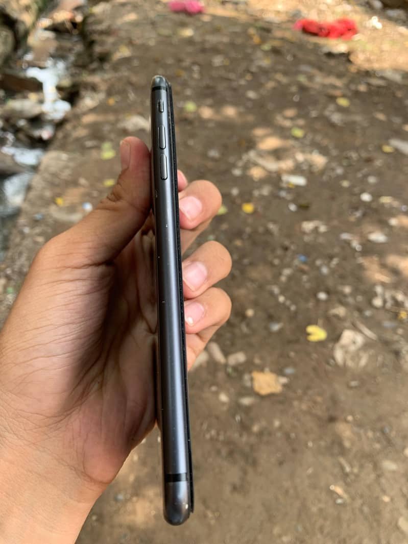 Apple iPhone 8 Plus 3