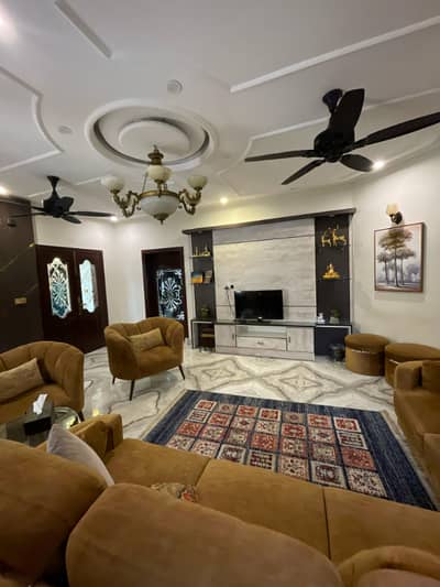 ONE KANAL BEAUTIFULL HOUSE AVAILABLE FOR RENT IN DHA PHASE 3