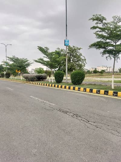 Near Park Plot Available For Sale