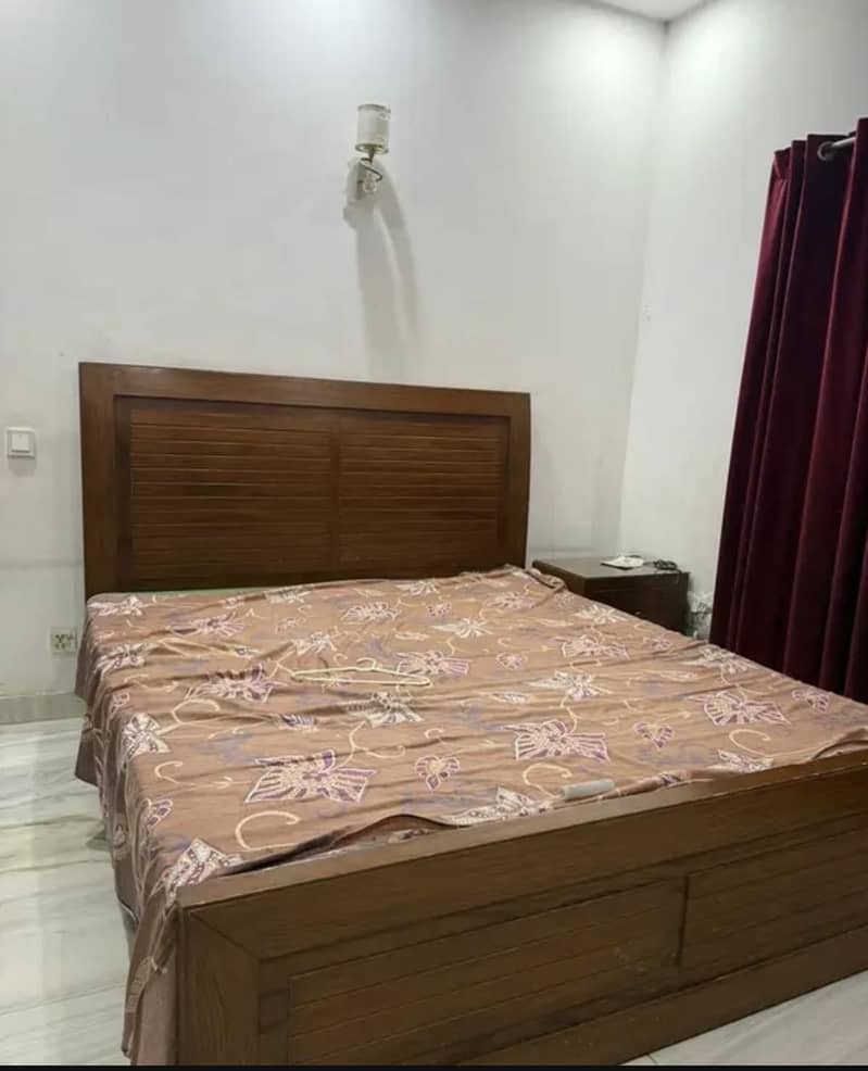 bed side table and dressing table 0