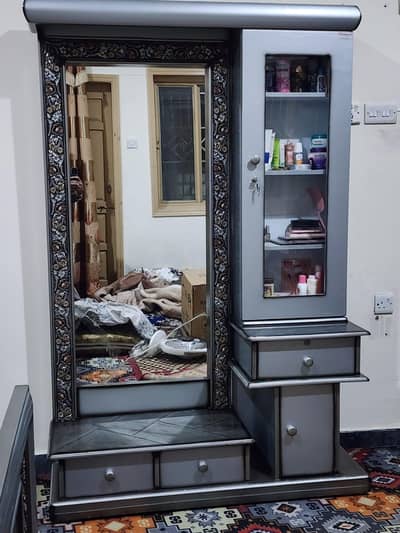 2 almare, dressing aur showcase istree tabel for sale