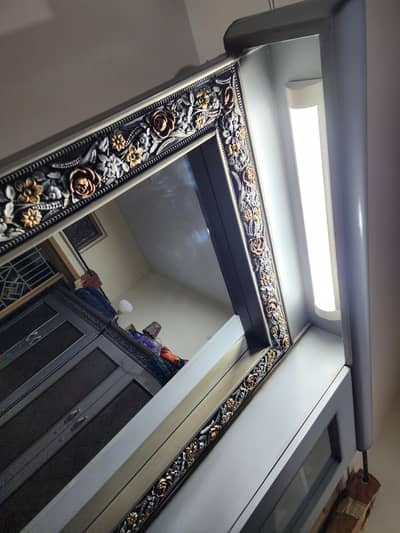 Dressing Tabel, Showcase aur Almare ha