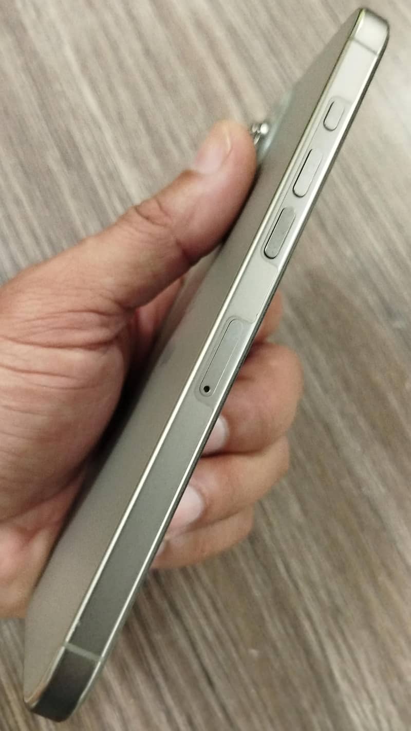 Apple iPhone 16 Pro Max 4