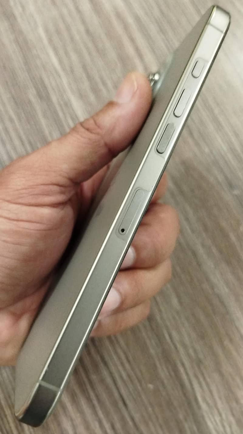 Apple iPhone 16 Pro Max 5