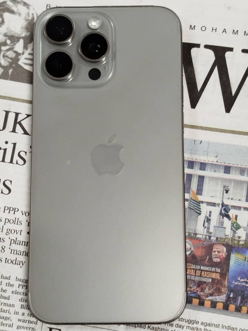 Apple iPhone 16 Pro Max 6