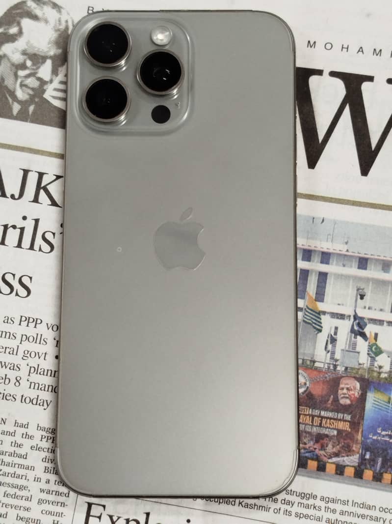 Apple iPhone 16 Pro Max 7