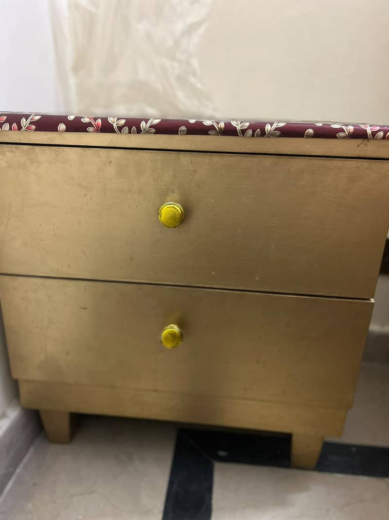 1 Bed,2side tables ,1 dressing table 3