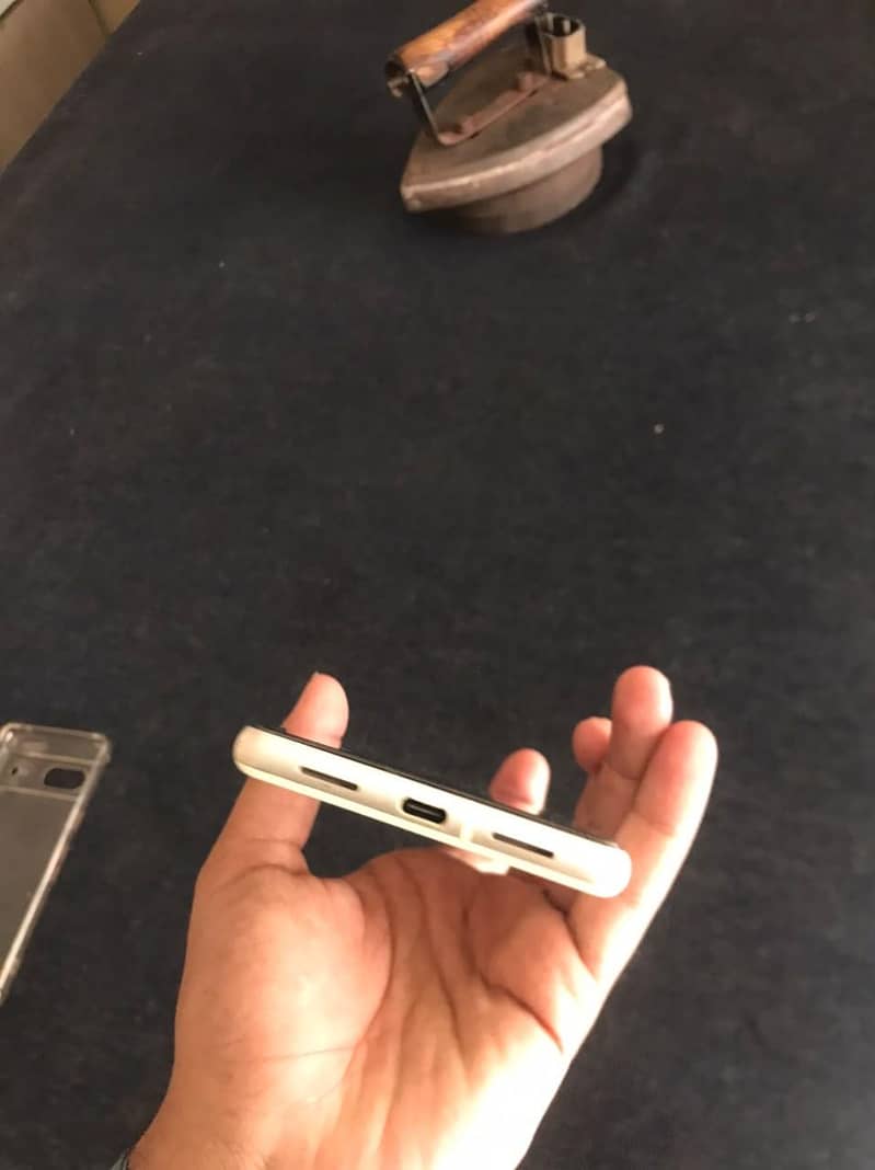 Google Pixel 7 4