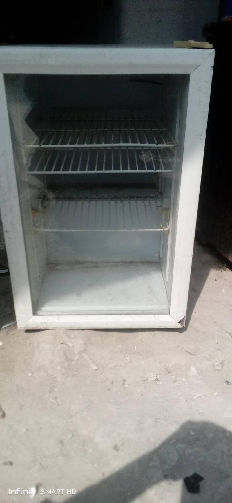 Mini Fridge 0