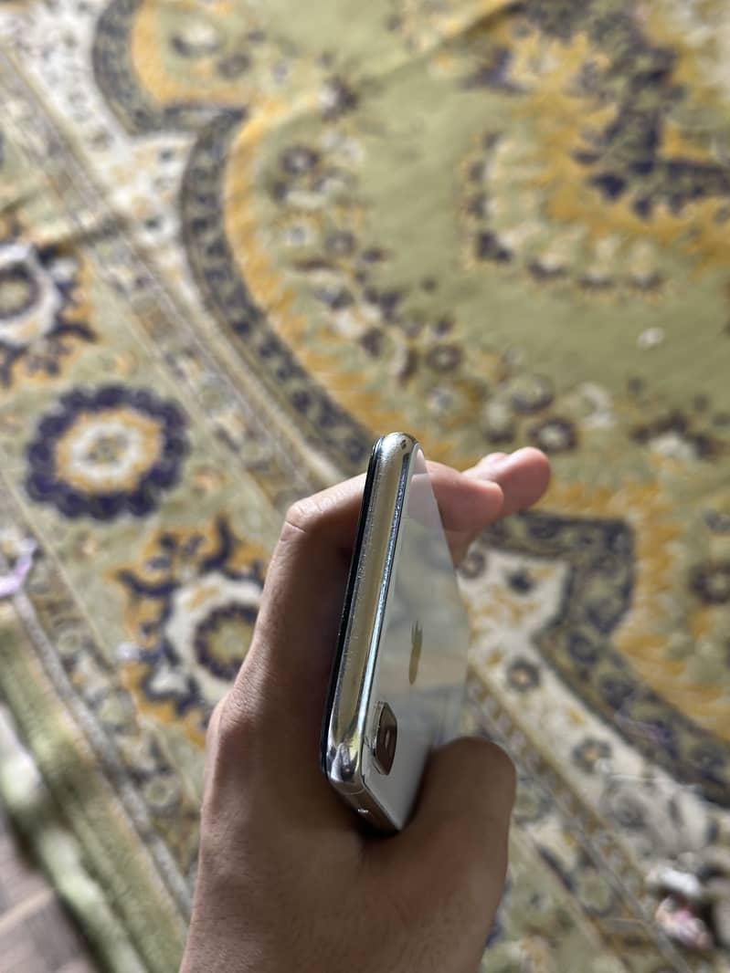 Apple iPhone X 5
