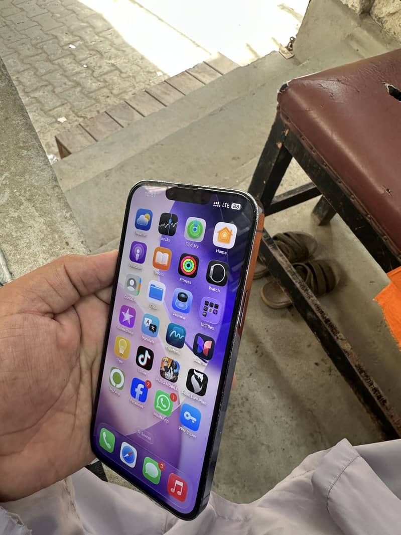 Apple iPhone 13 Pro Max 1