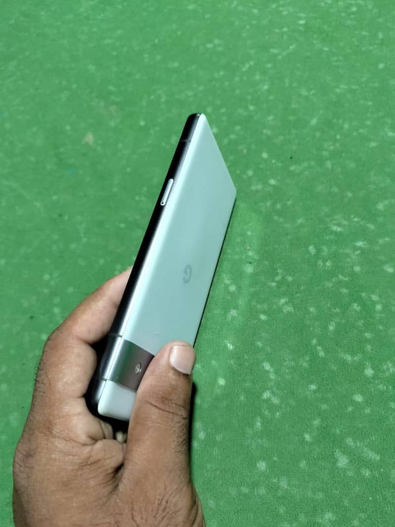 Google Pixel 7a 9/10 good condition 4