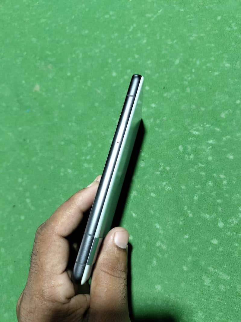 Google Pixel 7a 9/10 good condition 5