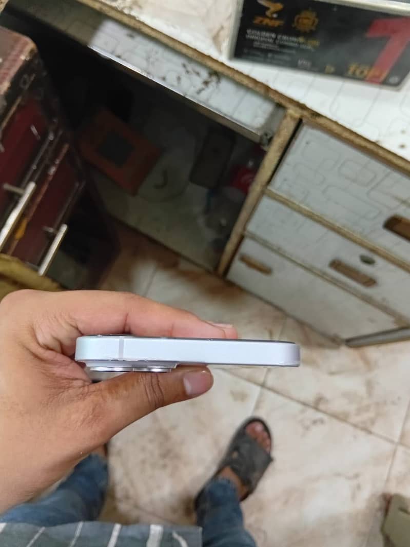 Apple iPhone 14 plus 4
