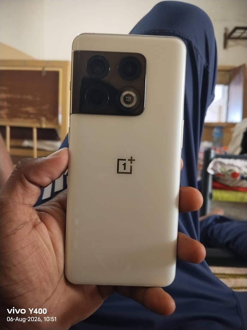 One Plus 10 Pro 6