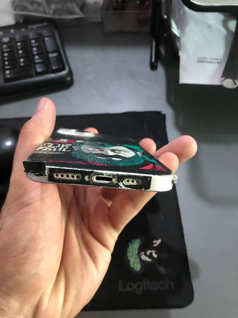 Apple iPhone 14 3