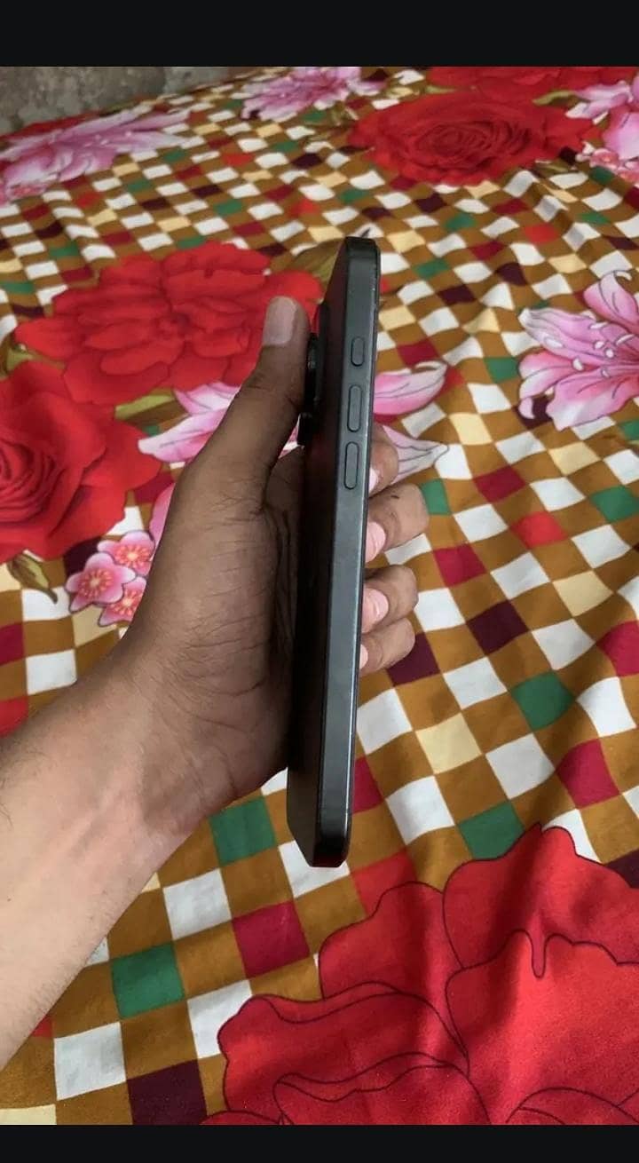 iPhone 16 Pro Max 5
