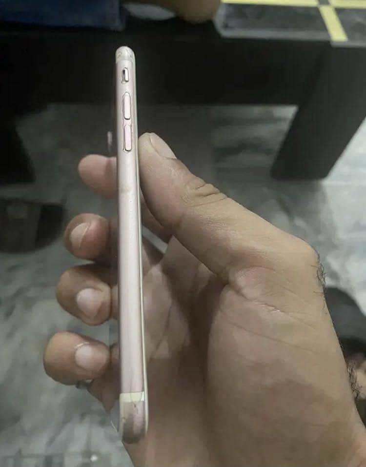 Apple iPhone 7 3