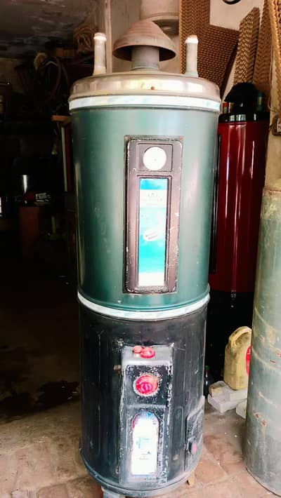This is 25 Gallon Geyser Only Gas Woking in Good Condition 