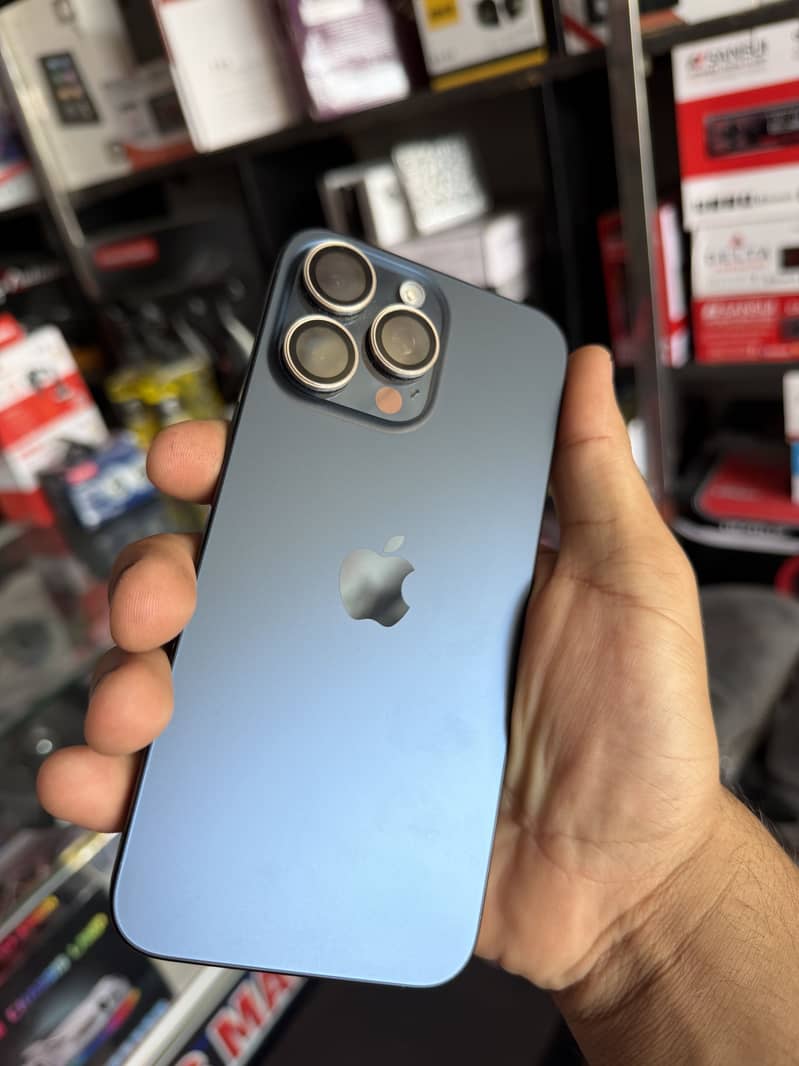 Apple iPhone 15 Pro Max 0
