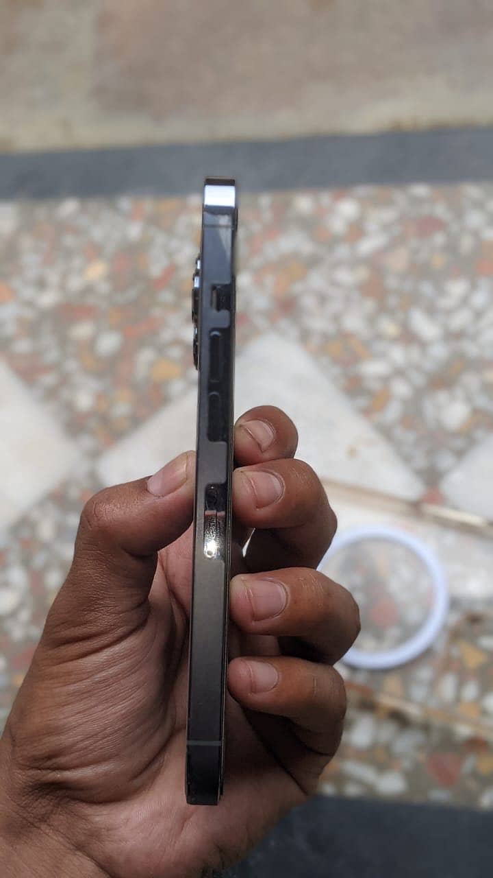 Apple iPhone 13 Pro 1