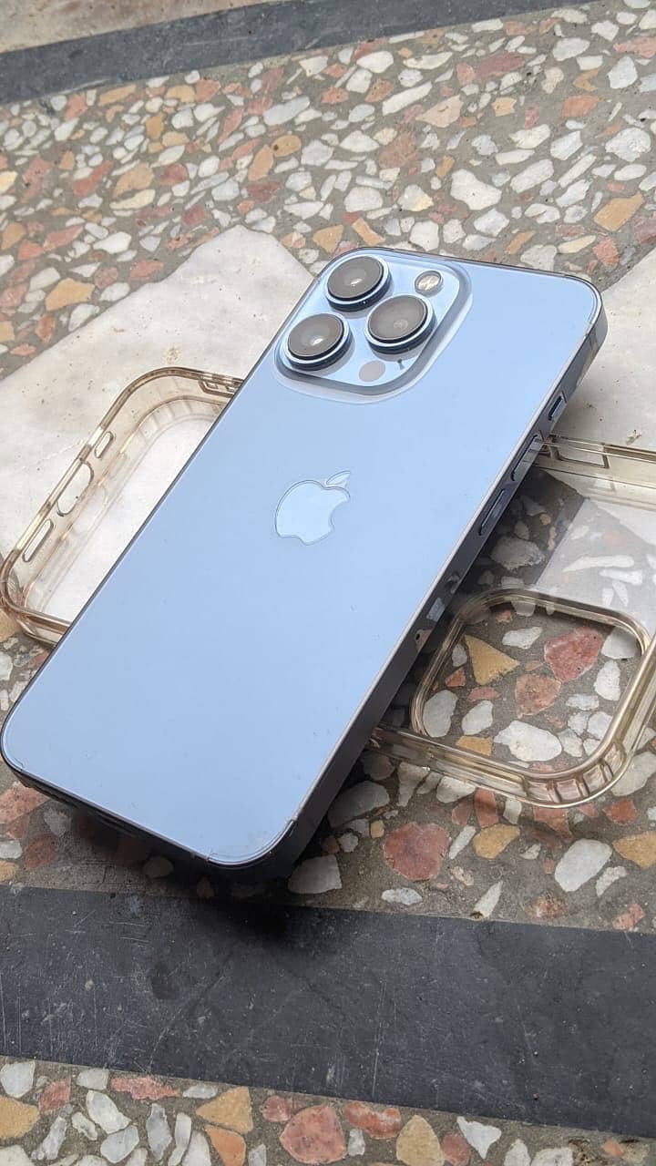 Apple iPhone 13 Pro 3