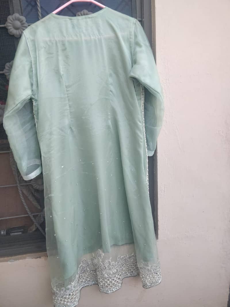 خوبصورت منٹ گرین کڑھائی والا ٹیل کٹ (Tail Cut) کُرتا اور دوپٹہ 4