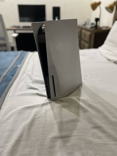 Ps5 slim used 1 year with free ps5 stand and free fifa 23 disc