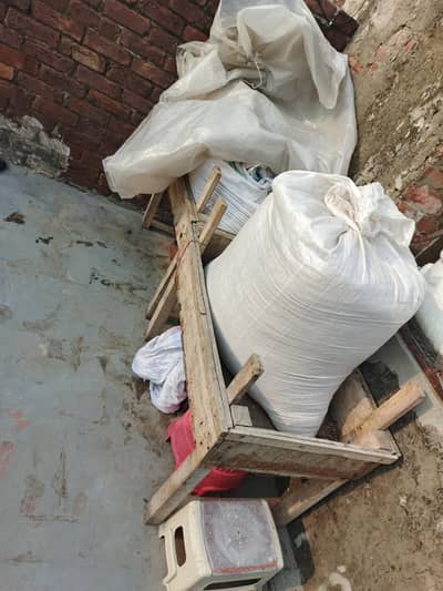 2 عدد لکڑی کی کھرلیاں سائز 3×2 جس نے لینی ہو وہ رابطہ ک