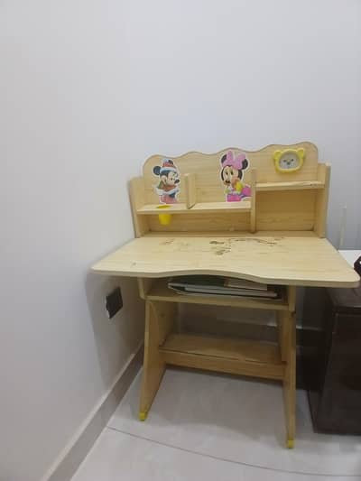kids study table with chair