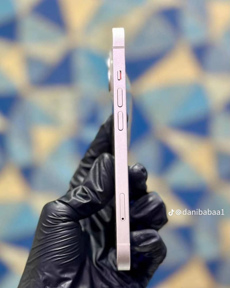 Apple iPhone 13 2