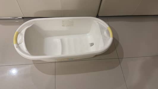 Baby bath tub