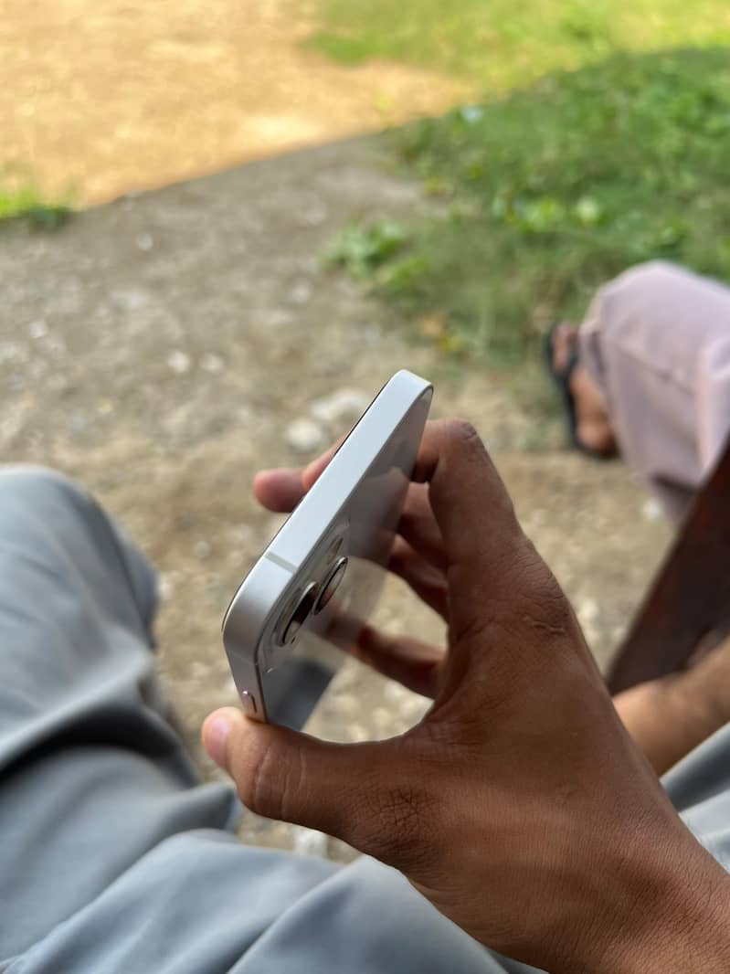 Apple iPhone 13 2