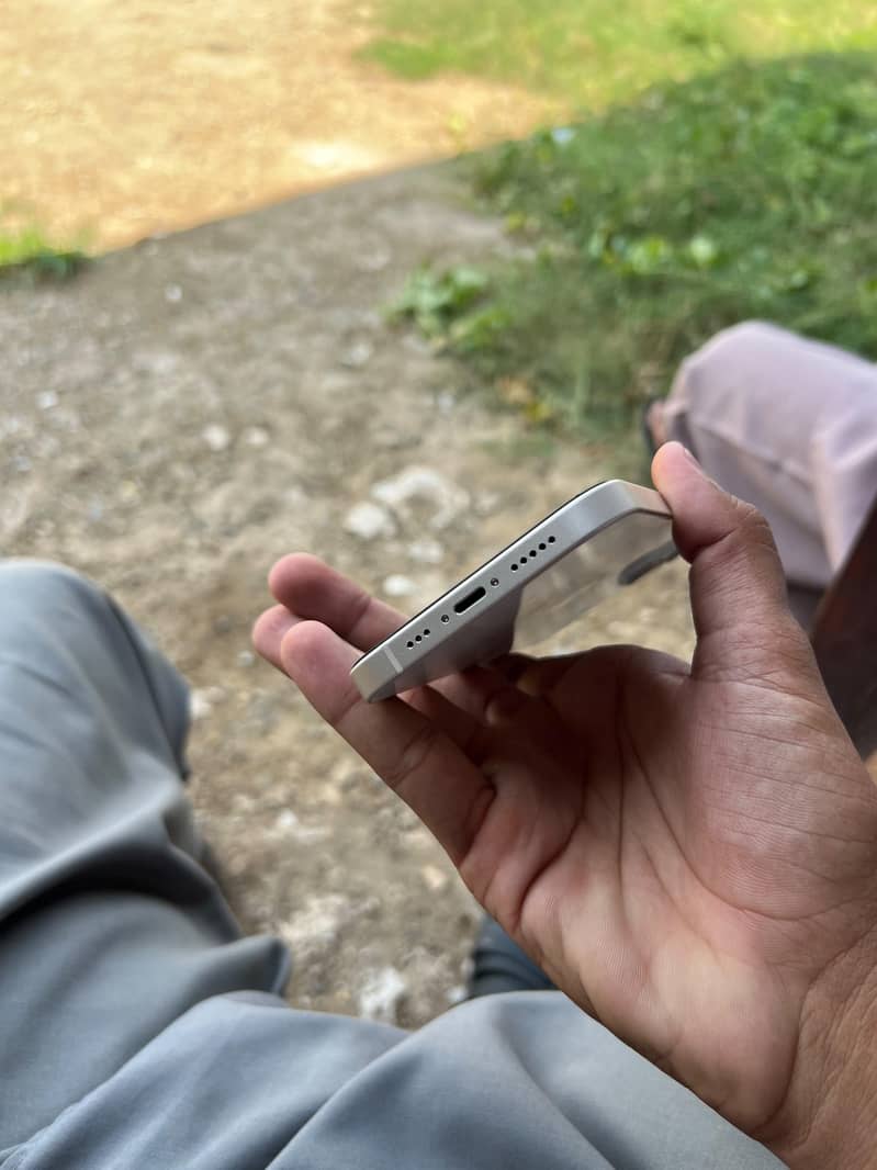 Apple iPhone 13 5