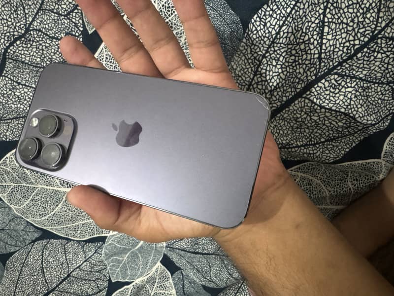 Apple iPhone 14 Pro Max 1
