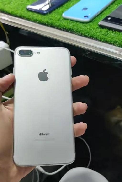 Apple iPhone 7 Plus 0