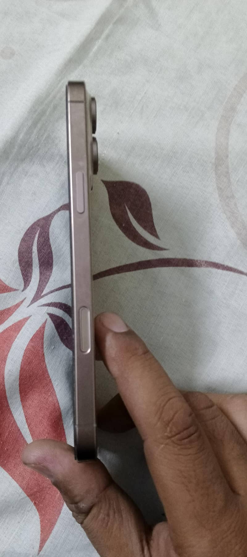 Apple iPhone 16 Pro Max 1