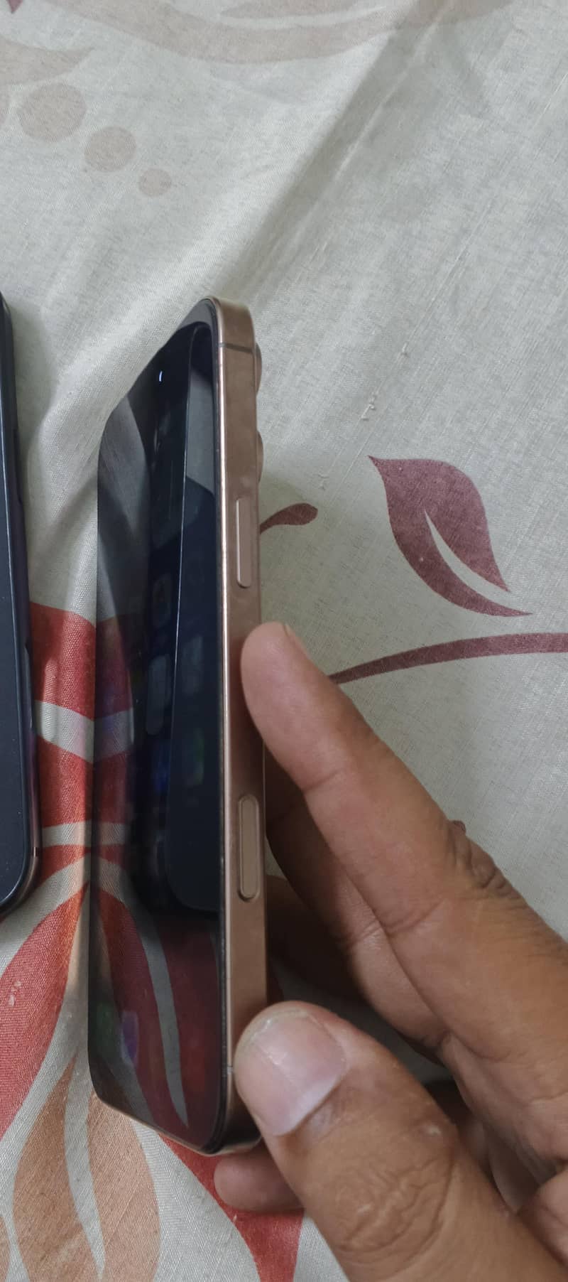 Apple iPhone 16 Pro Max 4